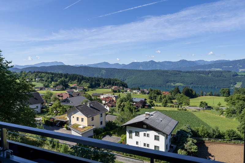 Aussicht auf den Millstätter See und den umliegenden Bergen